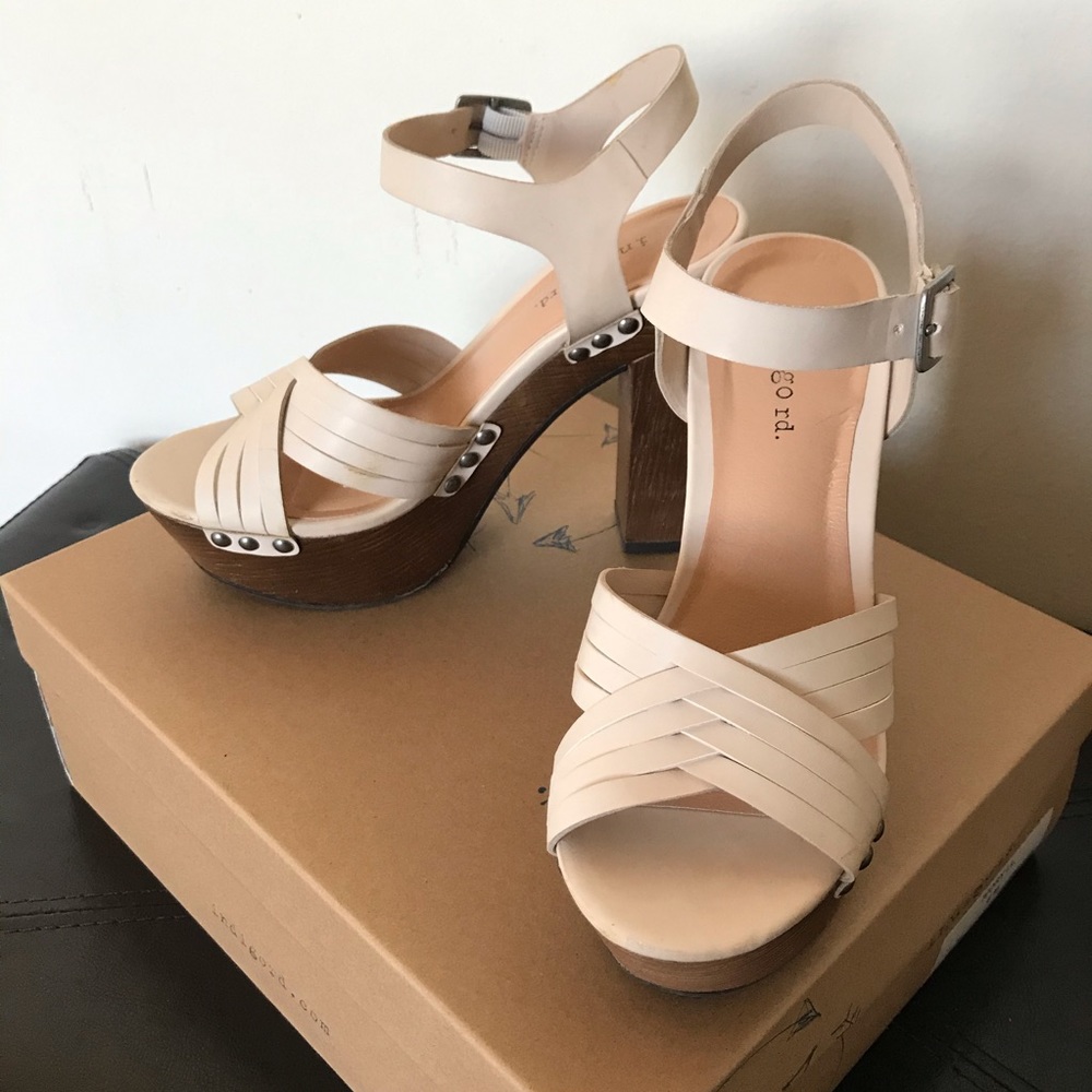 Indigo Rd. Irkaily ivory platform heel sandal